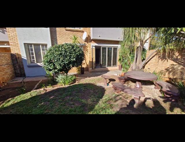 2 BEDROOM TOWNHOUSE FOR SALE IN MONAVONI